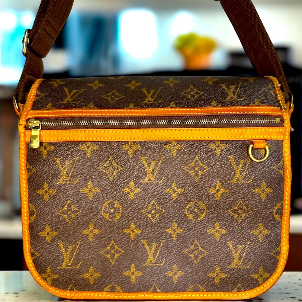 Authentic LOUIS VUITTON Bosphore Messenger Crossbody PM.